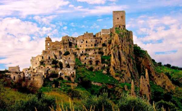 Крако: город-призрак «благородной» армии разбойников в горах Италии
