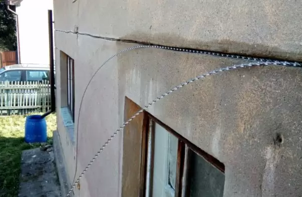 Гвинтова арматура - новий погляд на зміцнення стін і ремонт тріщин