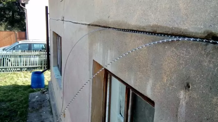 Гвинтова арматура - новий погляд на зміцнення стін і ремонт тріщин