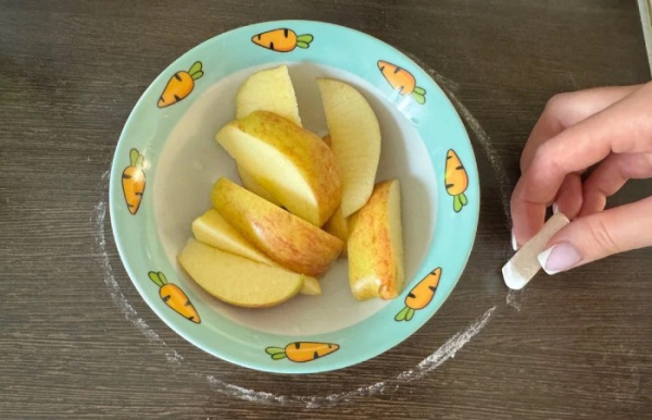 Обычный мел защитит от муравьев.