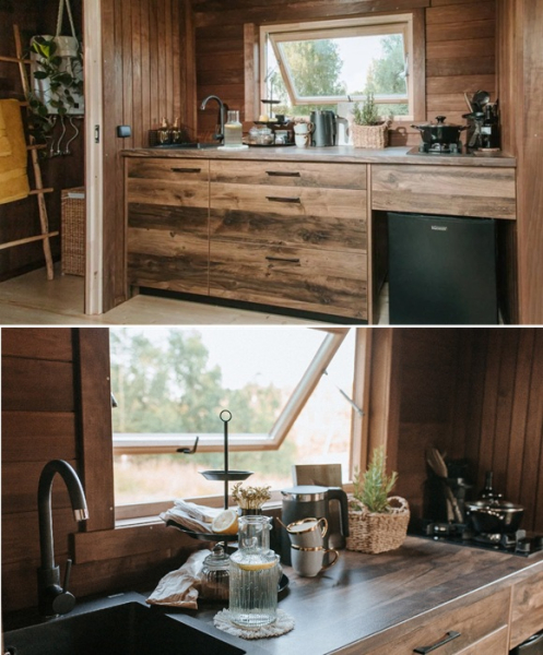 Кухня оформлена в деревенском стиле (Nature Pod).