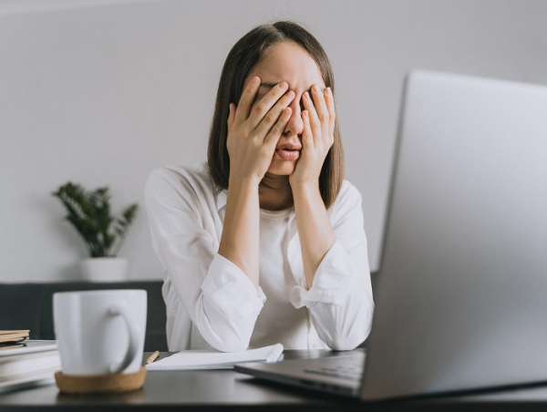 Насолода від роботи безпосередньо пов'язана з емоційністю. Удовольствие от работы напрямую связано с эмоциональностью.