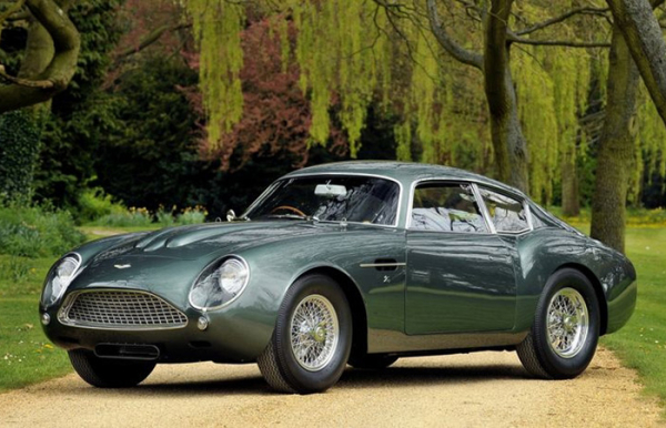 Пострадавший Aston Martin DB4 GT continuation