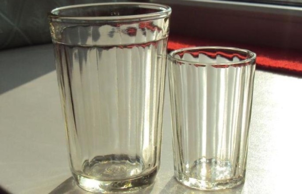 Существует много легенд об авторе граненого стакана.