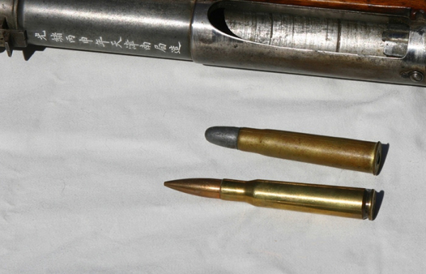 Китайський оригінальний патрон у порівнянні з .50 калібром Китайский оригинальный патрон в сравнении с .50 калибром