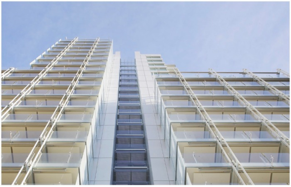 Коштує квартира тут від 300 мільйонів рублів. Стоит квартира здесь от 300 миллионов рублей.