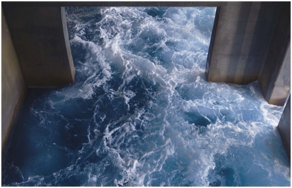 Район – це півострів, який тримається на бетонних циліндрах. Район - это полуостров, который держится на бетонных цилиндрах.