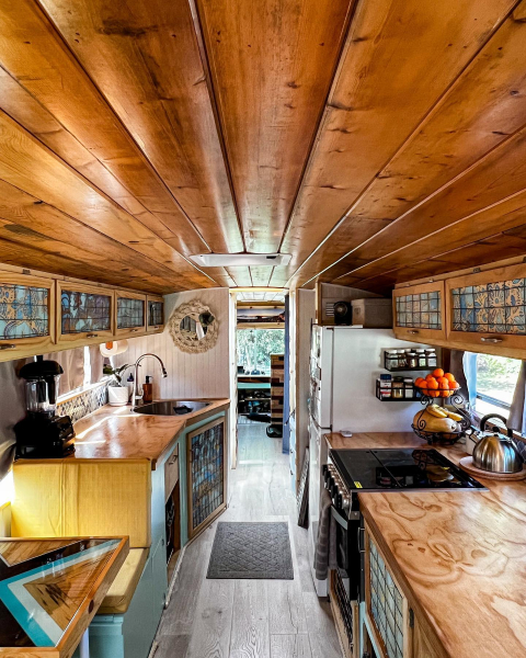 Прекрасно оборудованная кухня.