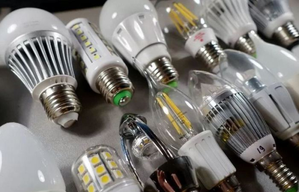 Світло може бути поганим. Свет может быть плохим.