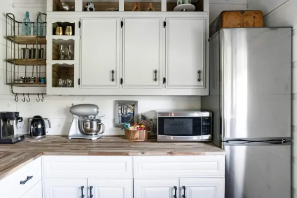 Сучасна кухня, обладнана побутовою технікою найвищого класу (Platform 1346, США). Современная кухня, оборудованная бытовой техникой высшего класса (Platform 1346, США).