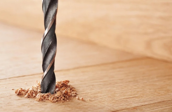 Для изготовления фальшкамина нужна дрель и другие инструменты