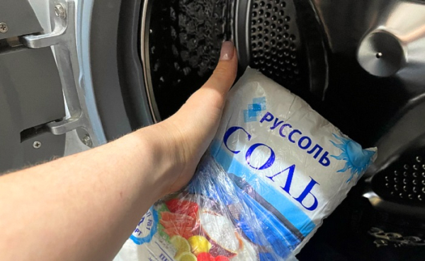 Соль помогает сохранить цвет одежды