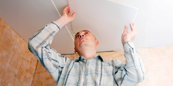 Як клеїти стельову плитку правильно