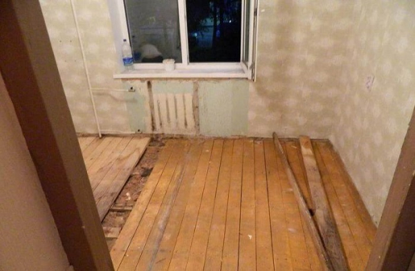 Деревянный пол в хрущевке часто скрипит. / Фото: econet.ru