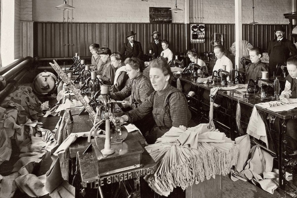 Производство рубашек Фото:commons.wikimedia.org