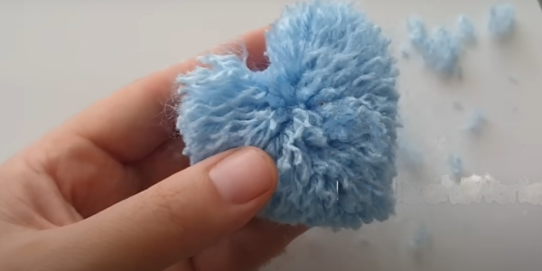 Валентинка из пряжи