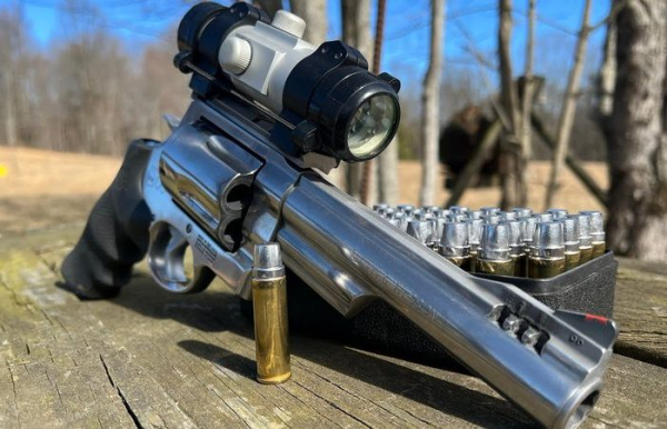 Револьверы не отстают. /Фото: YouTube.com. 