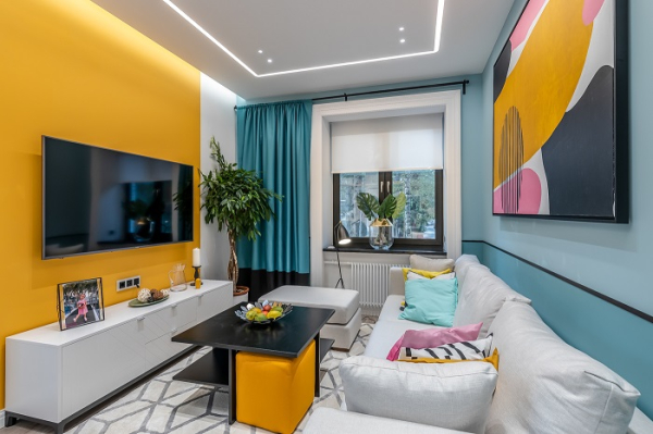 В такой гостиной легко почувствовать дискомфорт. / Фото: shkafinarium.ru