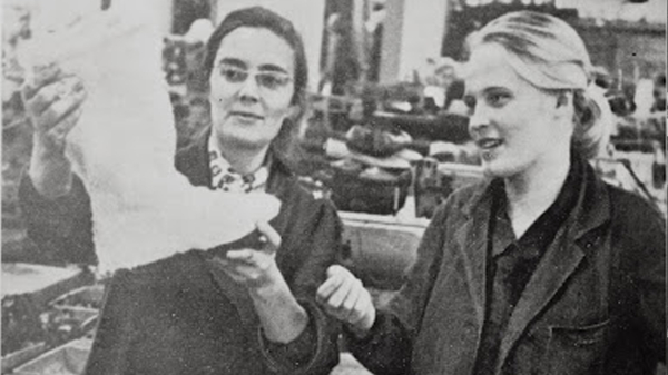 Мода на высокие сапоги в СССР появилась в 60-х годах. / Фото: casual-info.ru 