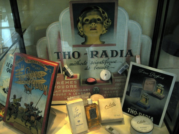 Радиоактивная косметика от бренда Tho-Radia, 1920-1930-е годы. /Фото: commons.wikimedia.org