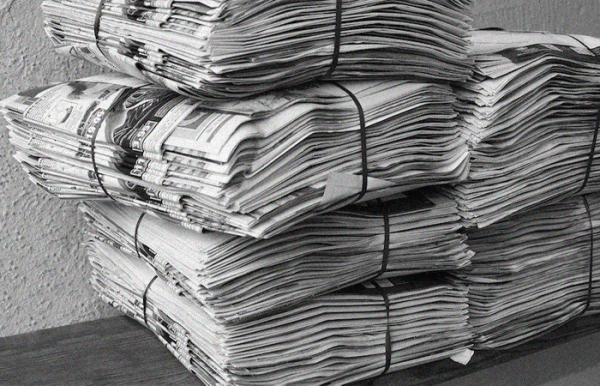 Газеты помогали не только выровнять стены. / Фото: nathoncharova.livejournal.com 