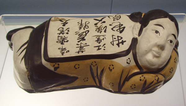 C Написами Фото:en.wikipedia.org C Надписями Фото:en.wikipedia.org