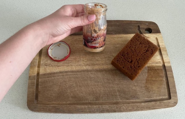 Избавляемся от неприятного запаха на разделочной доске.