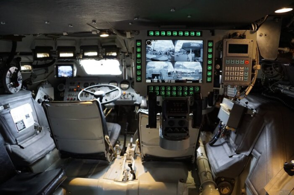 Рабочие места экипажа танка. Фото: hdpic.club