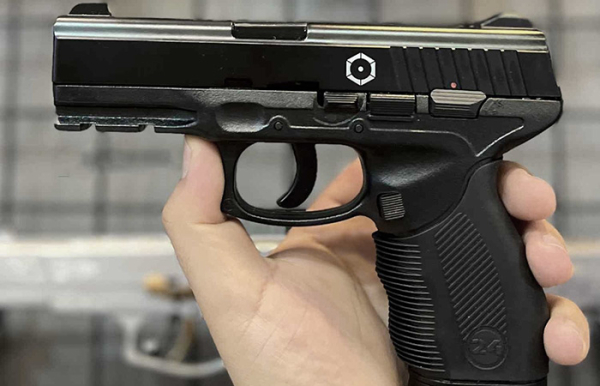 Щоправда, він міг вистрілити сам собою./ Фото: kampseti.com Правда, он мог выстрелить сам по себе./ Фото: kampseti.com