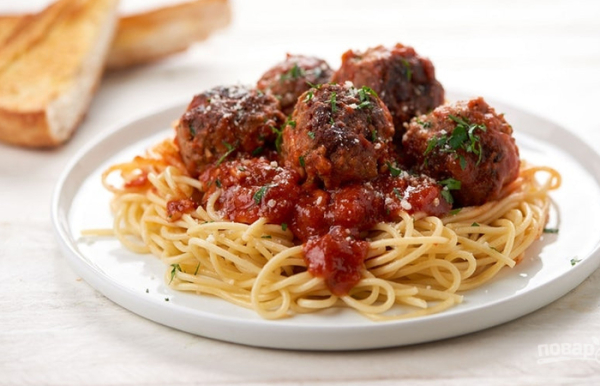 Итальянцы сначала жарят сухие макароны, а затем добавляют к ним сливочное масло. / Фото: povar.ru 