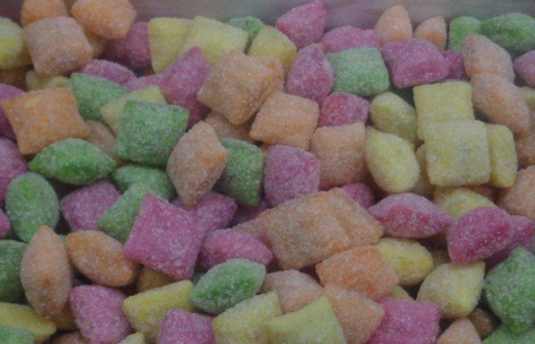 Конфеты выпускали двух видов - разноцветные и шоколадные. / Фото: kak2z.ru