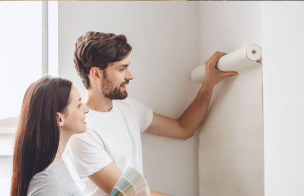 Шпатлевка и грунтовка заменили газеты. / Фото: tdprofnastil.ru 