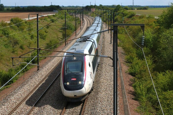 Потяги TGV Euroduplex стали тлом європейського життя. Фото: wikimedia.org Поезда TGV Euroduplex стали фоном европейской жизни. Фото: wikimedia.org