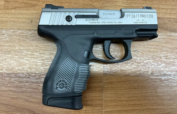 Пістолет у результаті зняли з виробництва. Фото: guns.com Пистолет в итоге сняли с производства./ Фото: guns.com