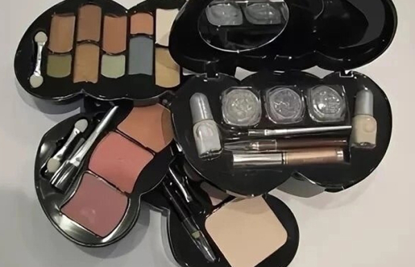 О наборе мечтала каждая модница 90-х. / Фото: gorelka-optimus.ru 