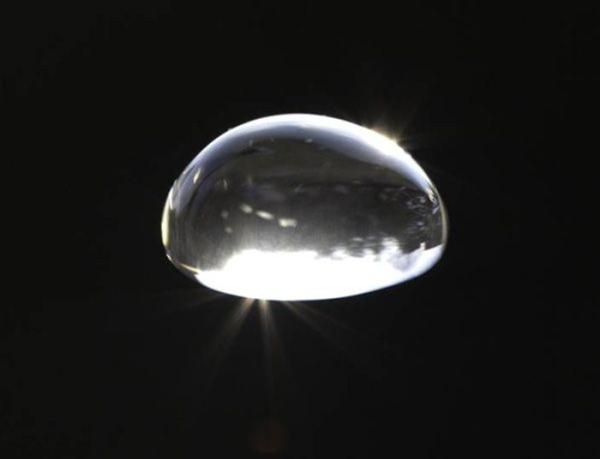 Вот так на самом деле выглядит дождевая капля в полёте. /Фото: in.pinterest.com