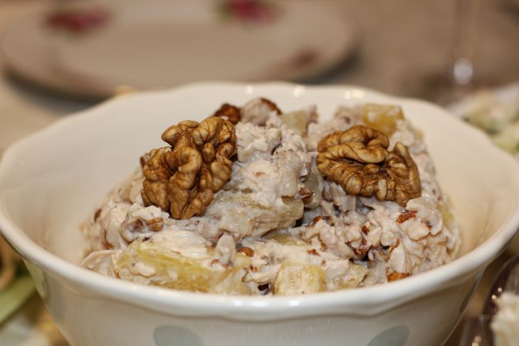 Що корисніше: вівсяна каша або вівсяні пластівці: головна відмінність