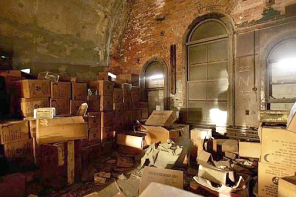 Одна из комнат бункера с запасом продуктов и медикаментов. /Фото: 6sqft.com