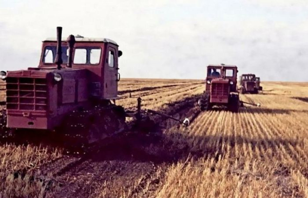 Робили трактори для всієї країни. /Фото: uncle-vova.com. Делали трактора для всей страны. /Фото: uncle-vova.com.