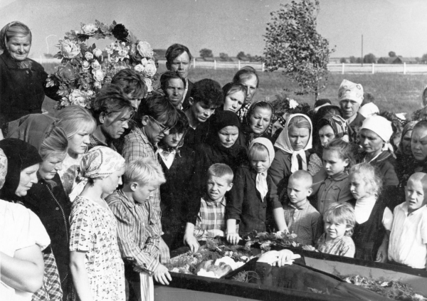 В советские времена практиковалась похоронная фотография на память.  Фото: st-rudka.ru.