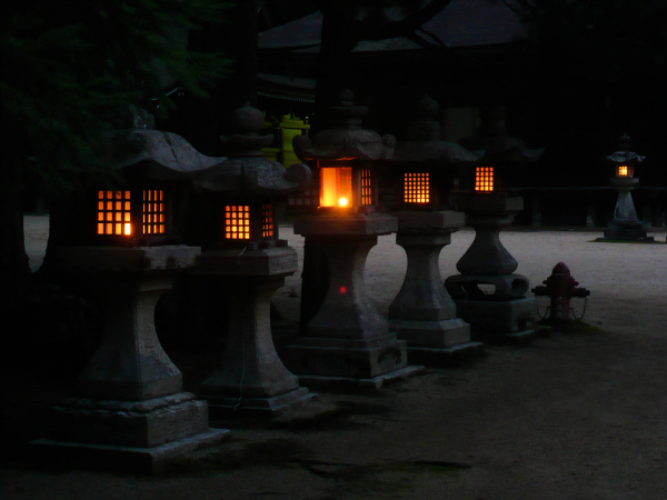 Висвітлювали шлях парафіянам Фото: ebay.it Освещали путь прихожанам Фото:ebay.it