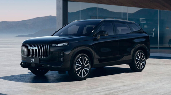 Jaecoo J7 внешне схож с моделью Range Rover Evoque. Фото: keyauto.ru