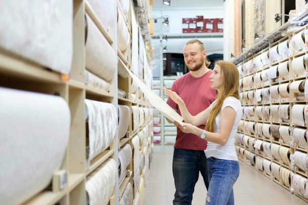 Покупайте на один рулон обоев больше, чем нужно по квадратуре. / Фото: pluginrepublic.com