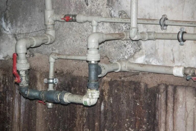 Наталія Фріске затопила 8 поверхів: показала, як виглядає прорив труби 10