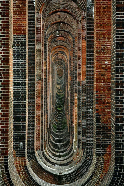 Віадук у долині Уз Фото:tr.pinterest.com Виадук в долине Уз Фото:tr.pinterest.com