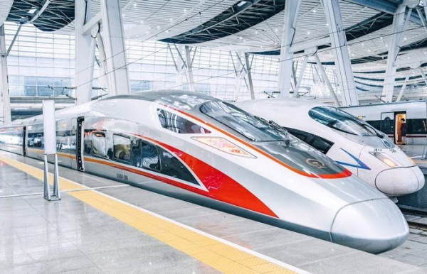 Уверенно перешагнул за 300 км/ч. /Фото: YouTube.com. 