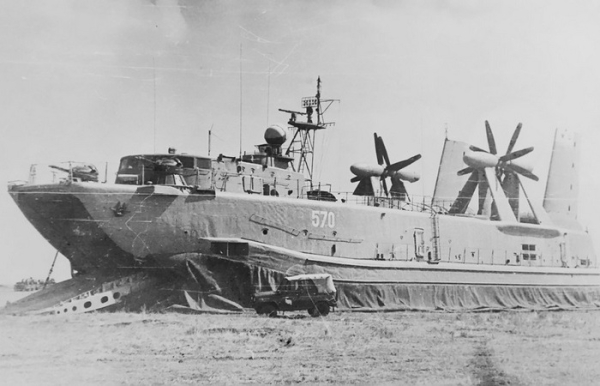 Десантный корабль Джейран. /Фото: war-book.ru. 