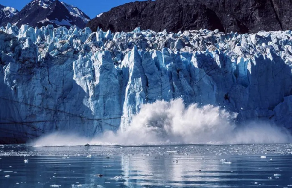 Настоящий автор таинственного бульканья - это лёд. /Фото: discoveryuk.com