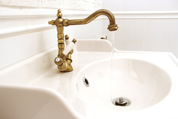Яка сантехніка виглядає дешево: гід на вибір змішувачів та раковин