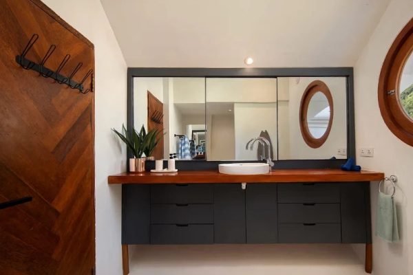 Ванная комната. | Фото: homedit.com.